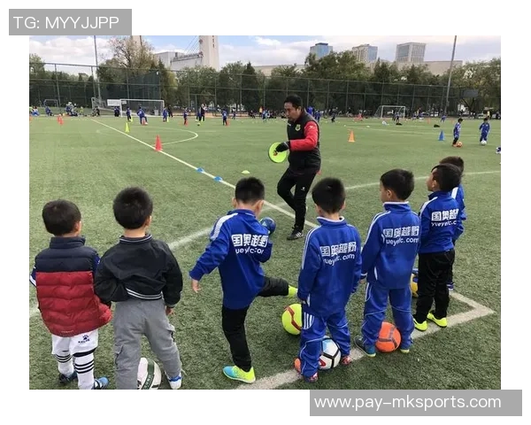 小场足球标准解析与实践指南助你提升比赛水平与团队协作能力